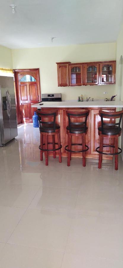 Spanish Town Royal Vybez Vacation Homes מראה חיצוני תמונה
