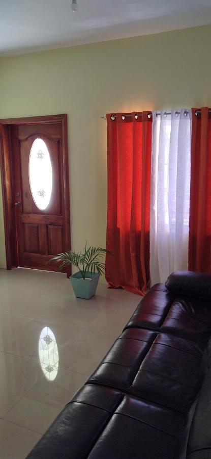 Spanish Town Royal Vybez Vacation Homes מראה חיצוני תמונה