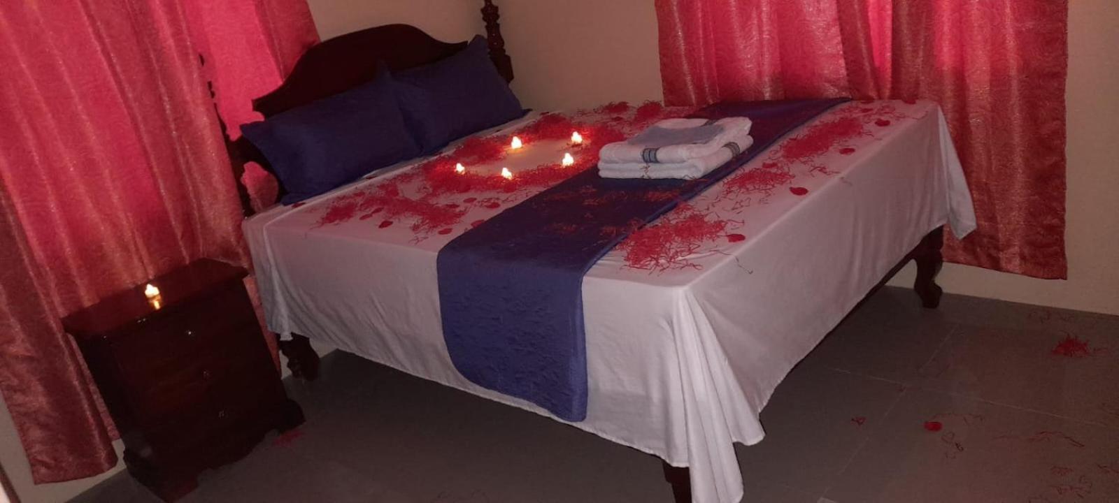 Spanish Town Royal Vybez Vacation Homes מראה חיצוני תמונה